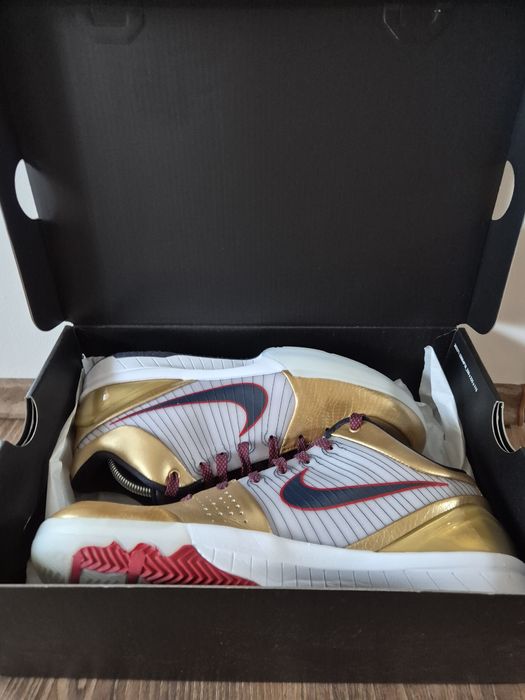 Kobe 4 Protro gold medal