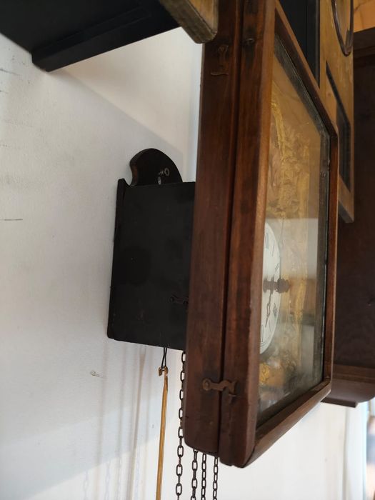 Ceas foarte vechi cu pendul