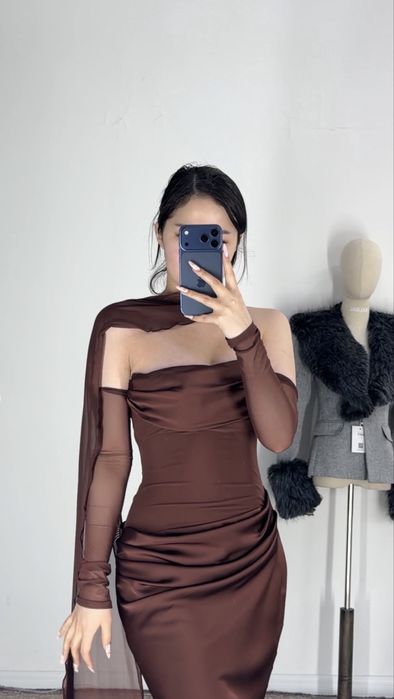 Коричневое вечерное платье