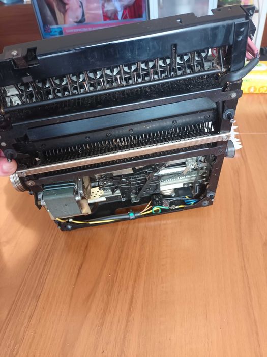 Продавам пишеща машина