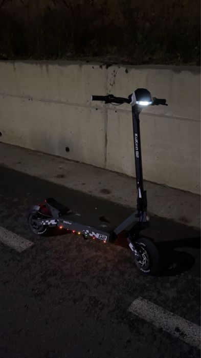 vând trotinetă kukirin g2