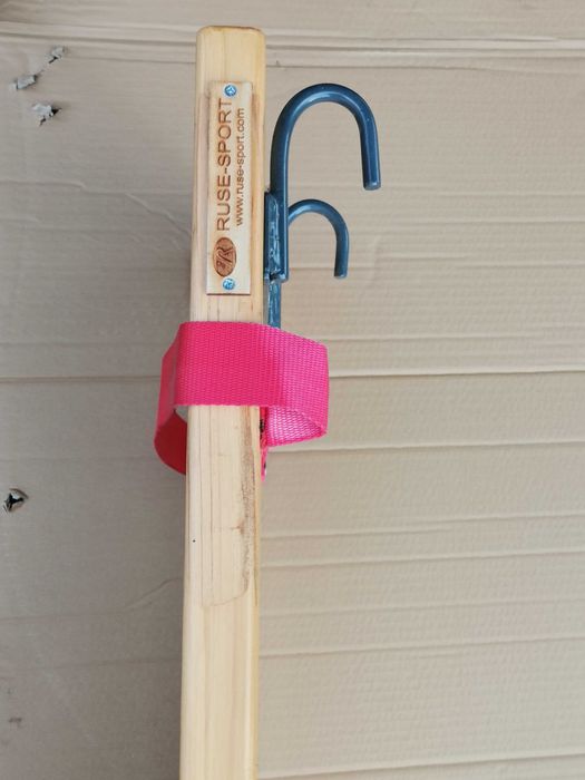 Пейка за коремни преси за шведска стена