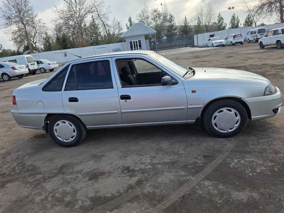 Nexia 2 1.6 moshina sotiladi