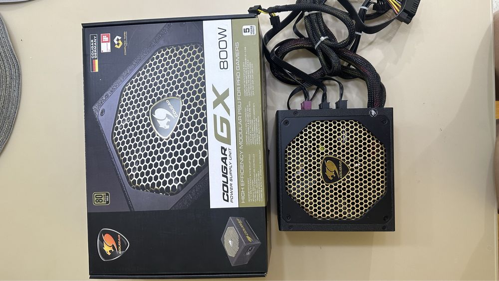 Продам блок питания Cougar GX800