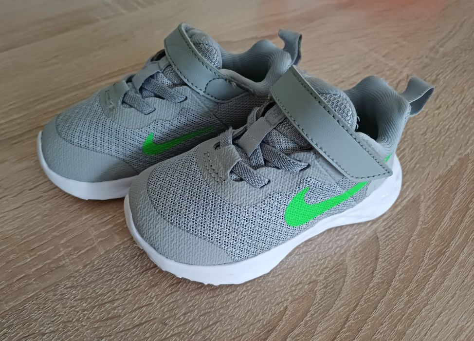 NIKE маратонки revolution EU 21