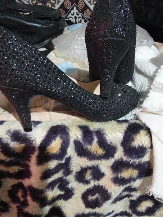 Продам срочно красивые туфли