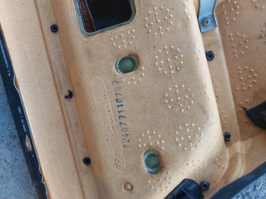 Обшивки на  BMW e36 дверные карты е36 BMW