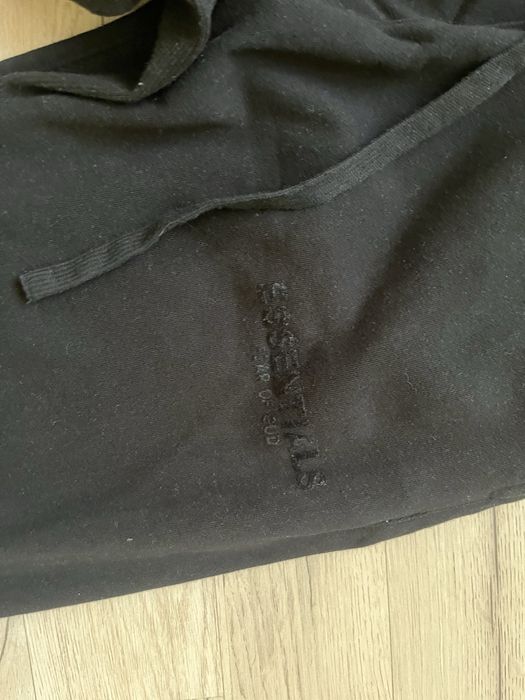 Pantaloni Essentials fiecare 150