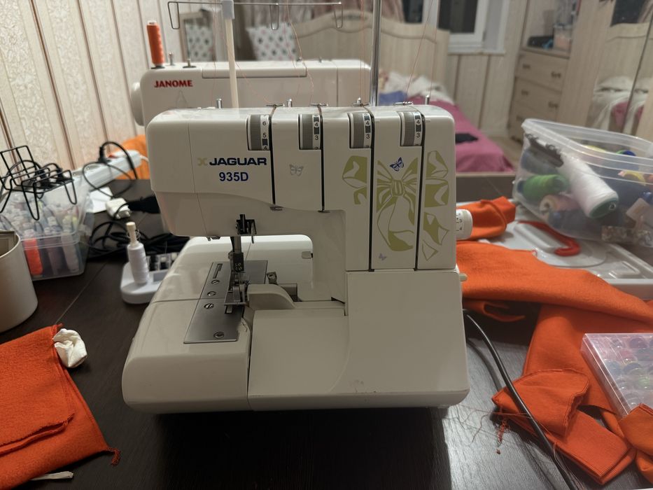 Продам оверлок Jaguar 935D