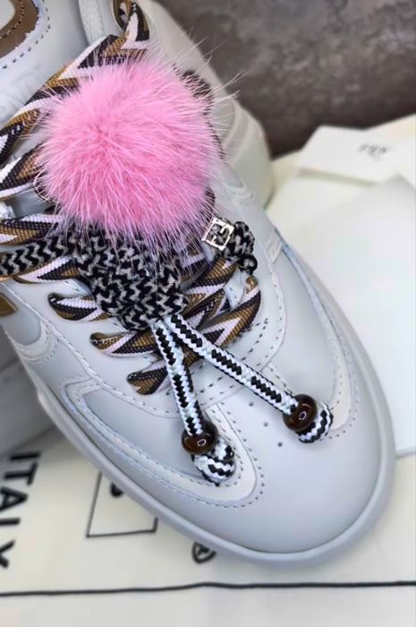 Обувки Fendi.