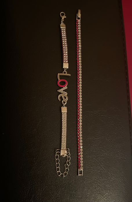 Луксозни блестящи гривни с камъни сребрити и червени2бр комплект КЛАСА