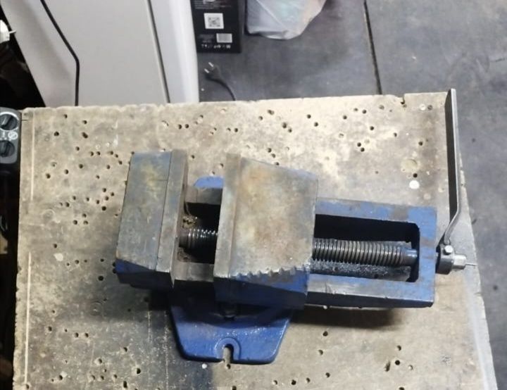 Тиски станочные токарные