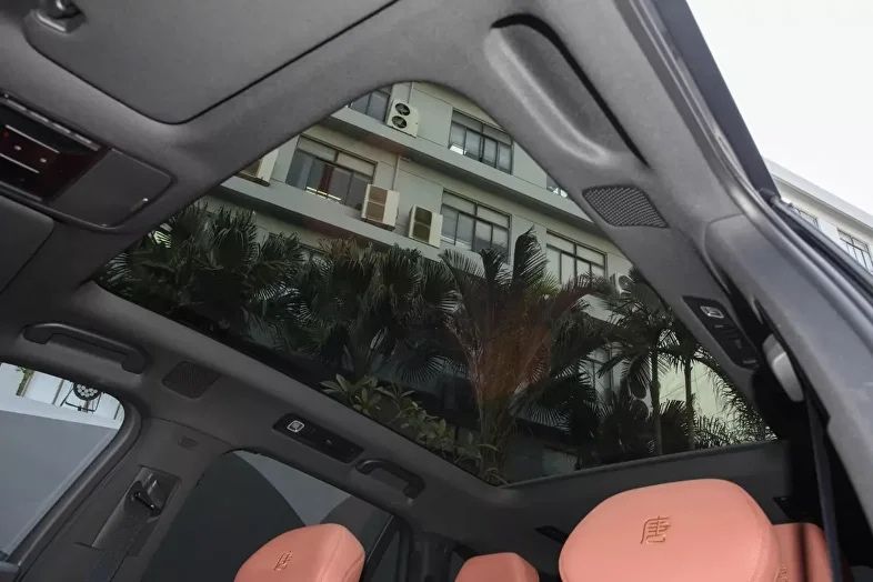 BYD Tang 2025 — 10