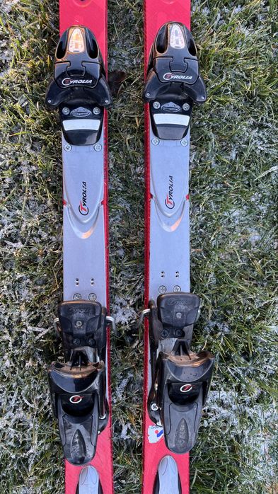 Vând Schiuri Carving Salomon Equipe 10 3V + Bețe Cadou