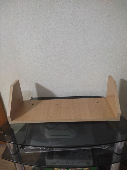 Продам настенные полки.