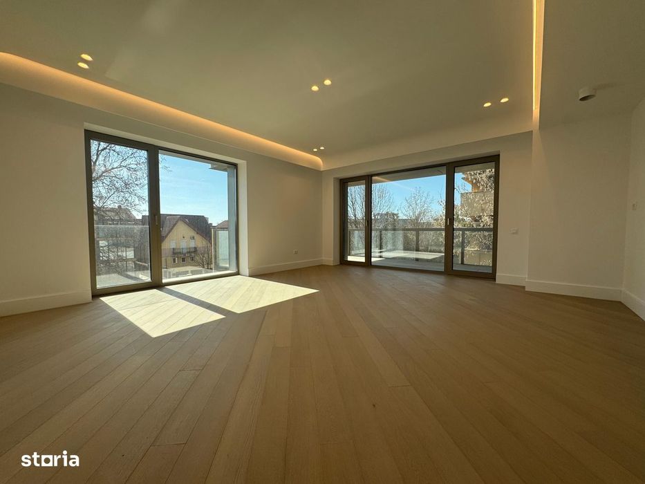 3 Camere | Cortina 126 | Erouiancu Nicolae — fotografia 1