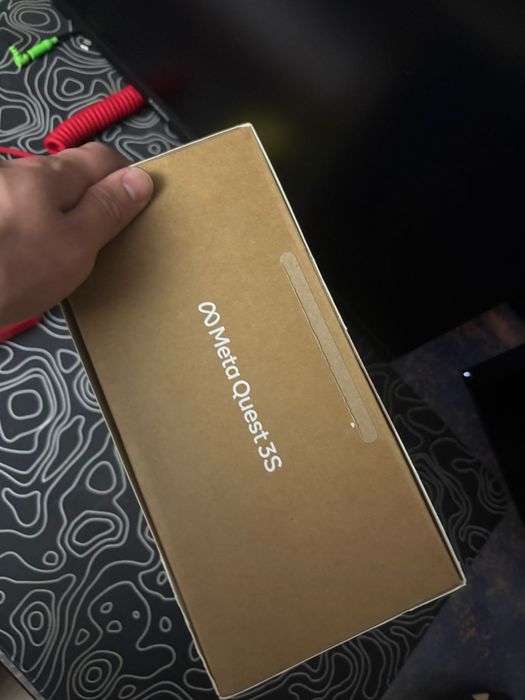Meta Quest 3S 128 GB + джойстики