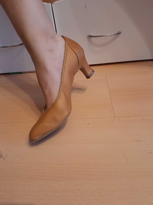 Обувки за спортни танци