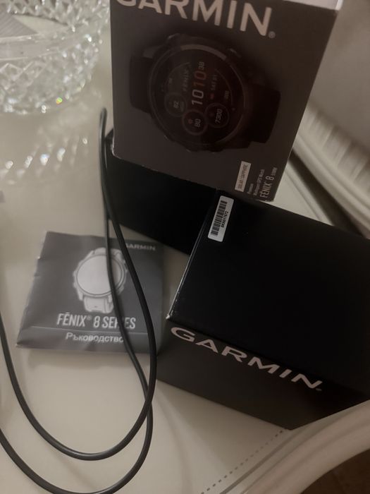 Продавам смарт часовник Garmin Fenix 8