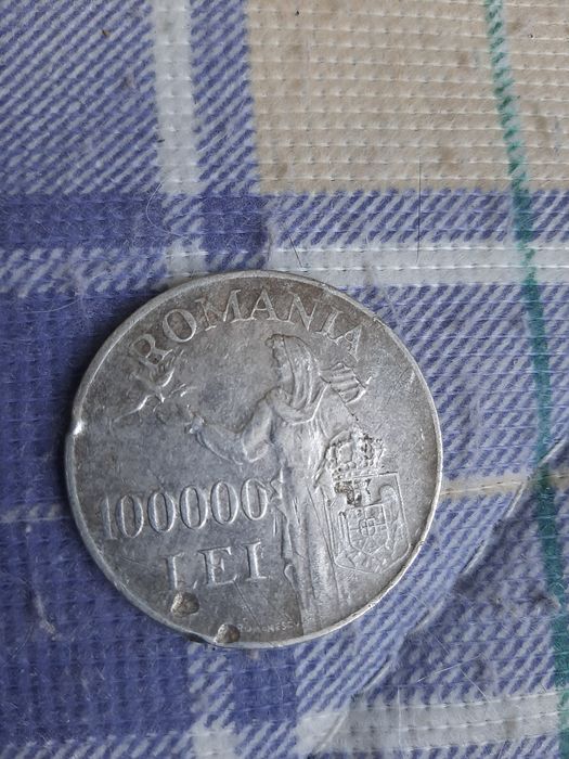 Vând monede detali în privat