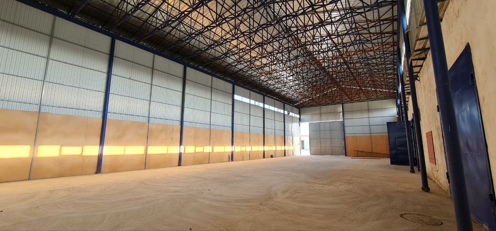 Склады. Офис 2-этажный сдаются в аренду в г. Чирчике. Цена отличная