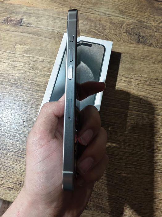 Продам 15 про натурал титан