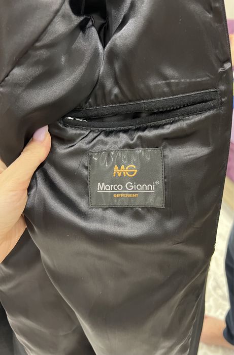 Пальто мужское черного цвета