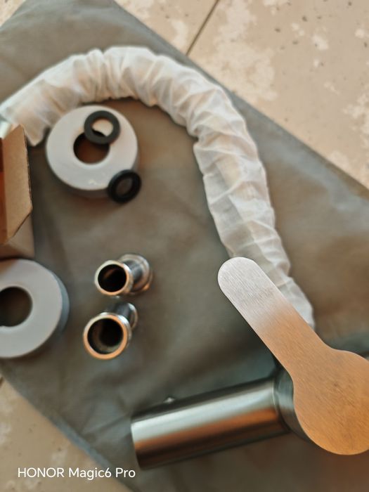 Стенен смесител подходящ за кухня и баня.