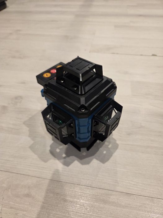 Nivela laser + accesorii + baterii