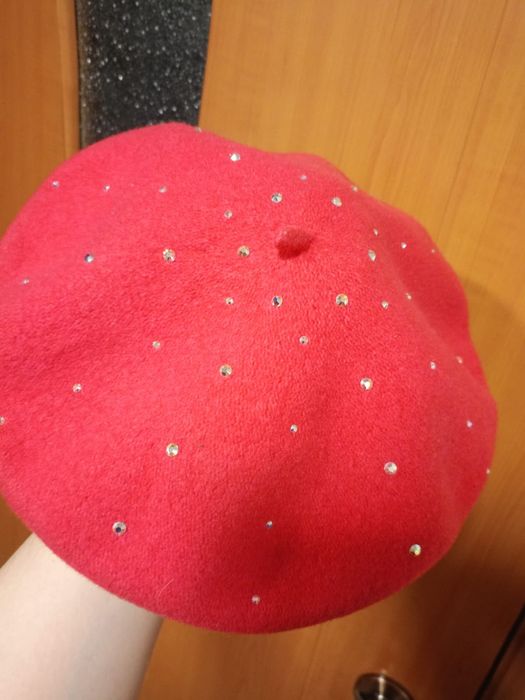 Берет женский продам