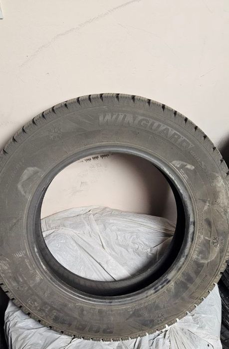Продам зимнюю резину 225/65/17