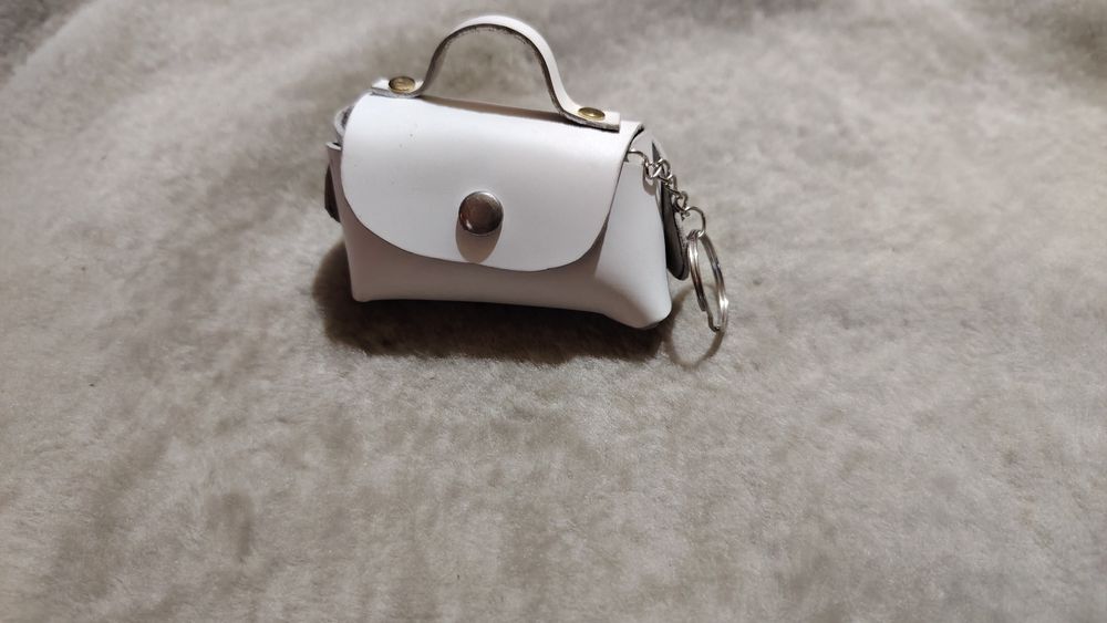 Mărturii de nunta sau botez gentuță din piele naturala lucrate manual