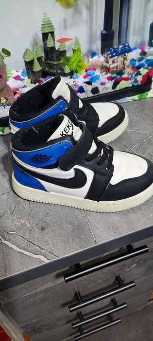 Кросовки на мальчика.