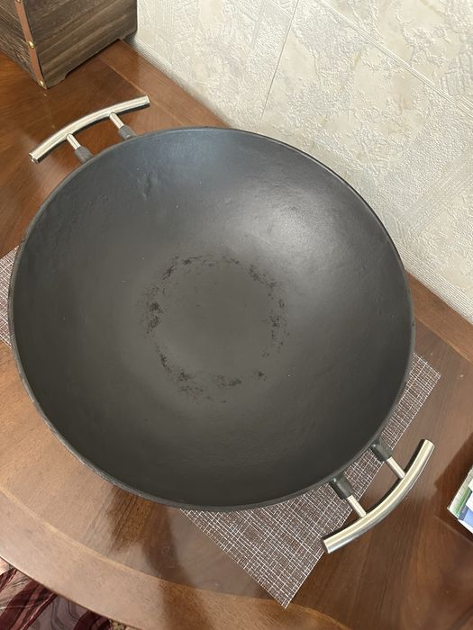 Чугунный казан вок Gipfel