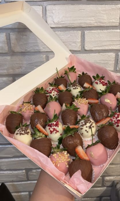 клубника в шоколаде букет