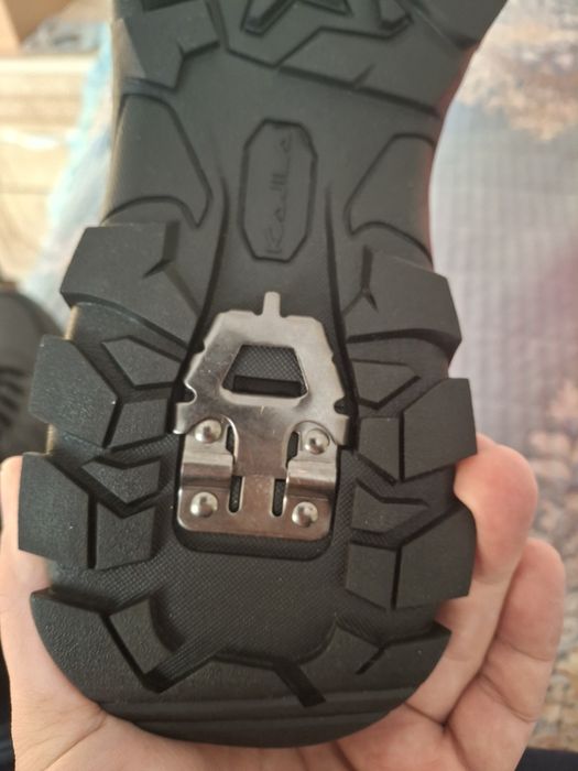 Продается зимние ботинки