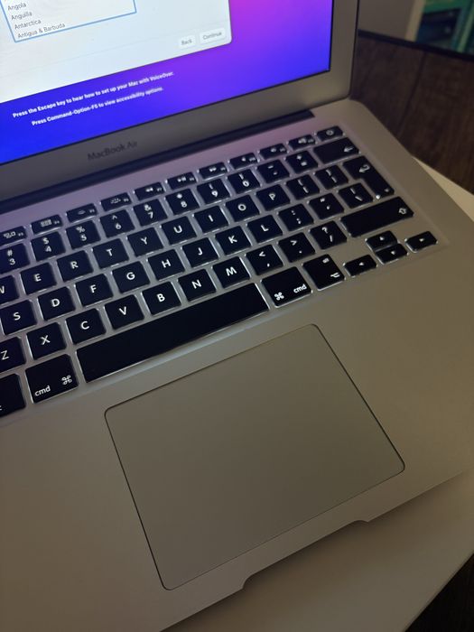 MacBook Air 13” 2013 • 8GB RAM • 128GB SSD • Stare foarte bună