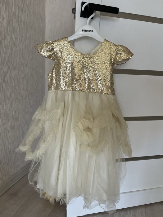 Продам Платье нарядное  на 4-5 лет