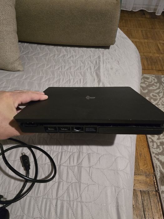 Consolă PS 4 slim