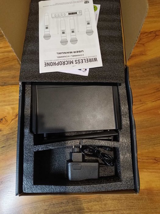 Система с 4 / четири микрофона Debra Audio VM304 VHF, XLR интерфейс...