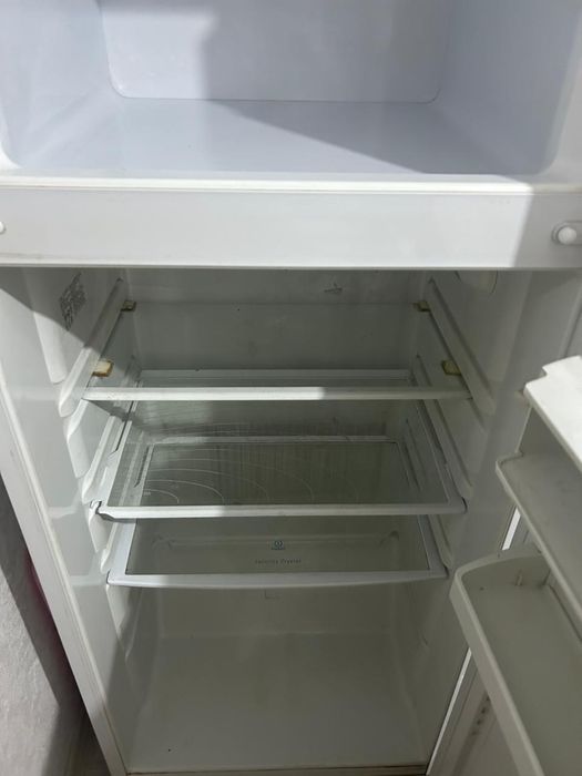 Холодильник 2камерный  Б/У .Атлант . Морозит отлично