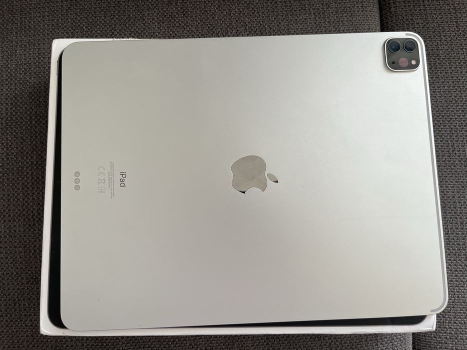 Apple Ipad pro 4th gen 12.9 inch 256gb WIFI Silver с клавиатура и писалка