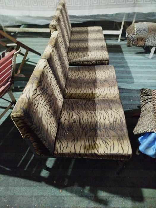 Кресло стул Сотилади,ярокли холатда.