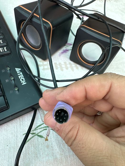 Продаю клавиатуру и колонку