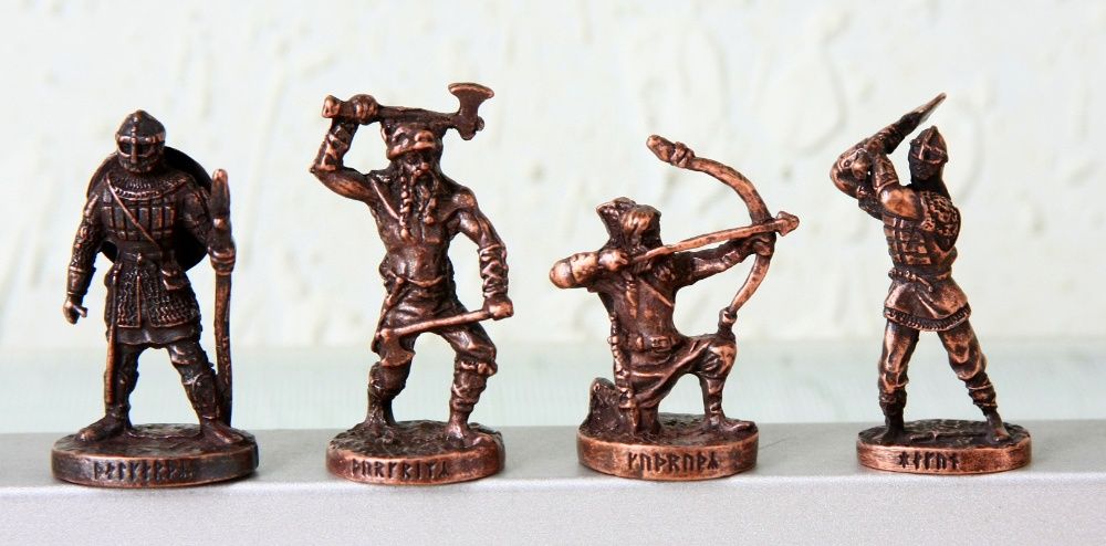 Метални фигурки Шоколадово яйце KINDER Киндер Викинги войници 8 бр.