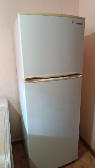 Холодильник  хорошо работает