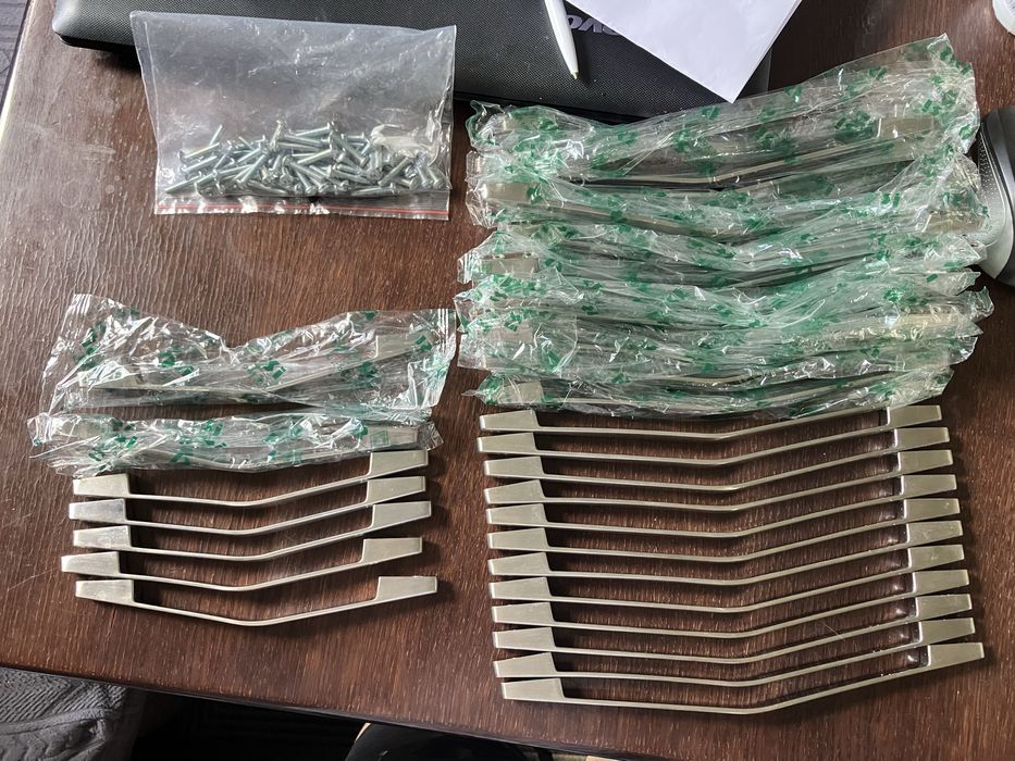 Мебелни дръжки Хелин