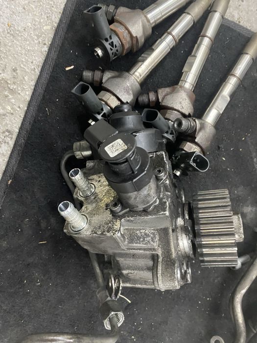 Горивна система помпа и дюзи за Audi А4, Q5 2.0tdi 190к.с