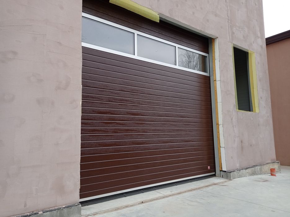 Uși de garaj secționale și tip rulou!