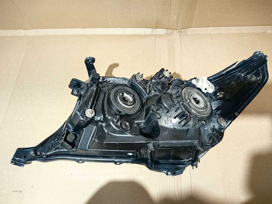 Оригинален фар Toyota Land Cruiser 200 / Тойота Ленд Крузер 200